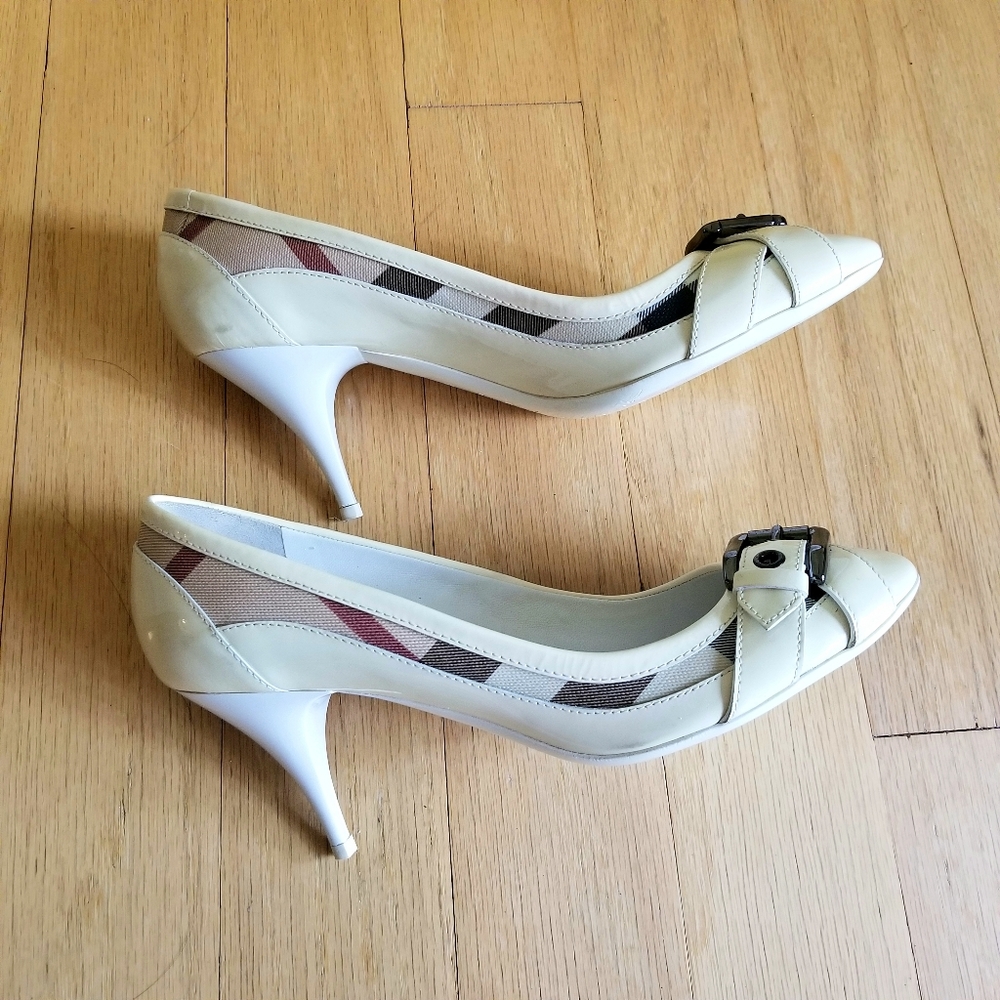 🚫*SOLD* Burberry beige patent Nova Check pumps - Picture 3 of 6